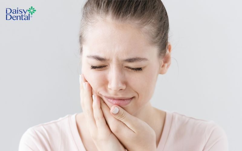 Răng khôn mọc ngầm khiến người bệnh đau nhức