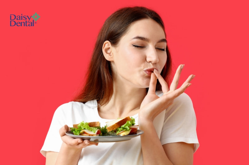  Rất nhiều người dùng thắc mắc: “Sau khi lấy cao răng bao lâu thì được ăn?”