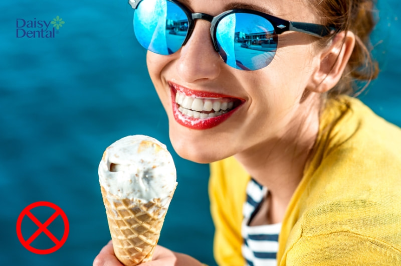  Tránh ăn thực phẩm quá lạnh hoặc quá cay, nóng sau khi cao vôi răng