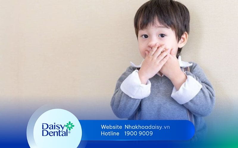 Bé 2 tuổi bị hôi miệng