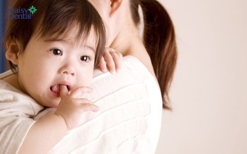 Bé 1 tuổi bị hôi miệng có thể xuất phát từ khô miệng