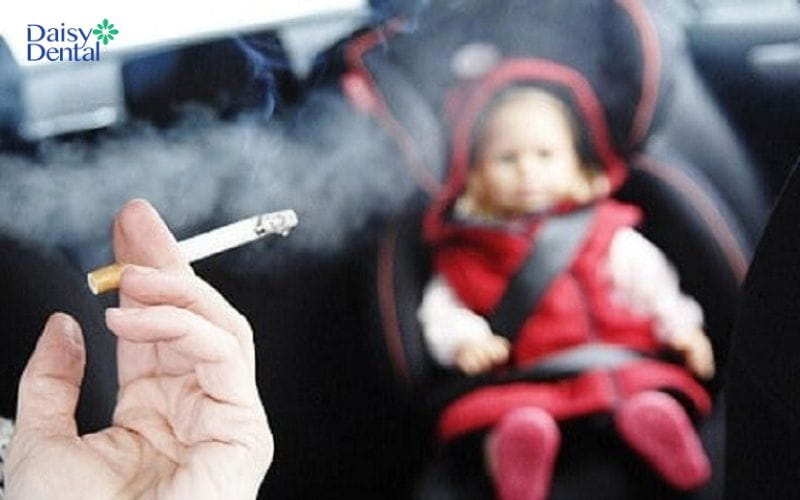 Khói thuốc lá có ảnh hưởng đến mùi hôi hơi thở và sức khỏe của bé
