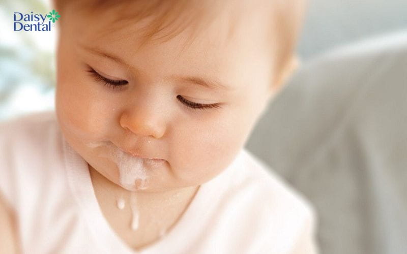 Trẻ 1 tuổi hôi miệng do một số bệnh lý từ dạ dày