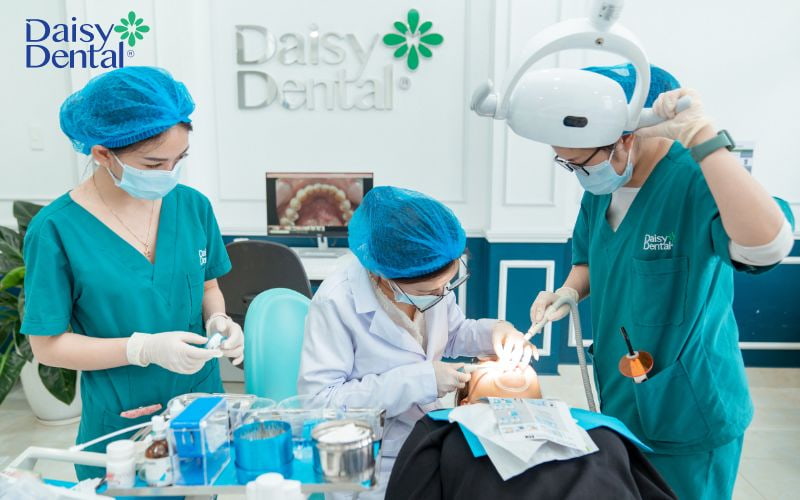 Tay nghề bác sĩ là yếu tố quyết định tuổi thọ Implant