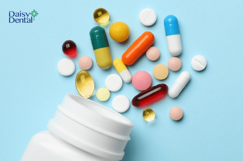 Trong trường hợp viêm họng do virus, bác sĩ sẽ kê thuốc kháng sinh để điều trị.