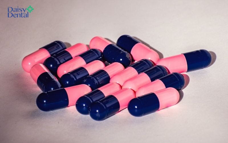 Bác sĩ có thể kê thuốc kháng sinh Amoxicillin để điều trị bệnh