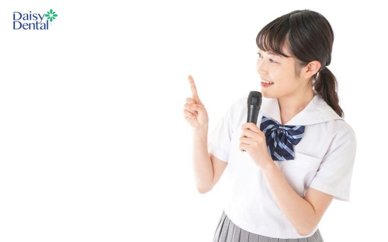 Người bệnh nên sử dụng micro khi cần nói chuyện với nhiều người