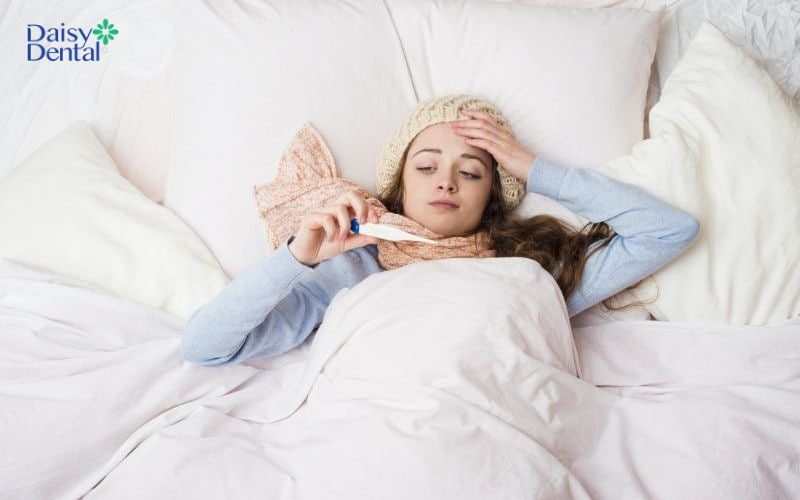Người bị viêm thanh quản cũng thường bị sốt cao, mệt mỏi