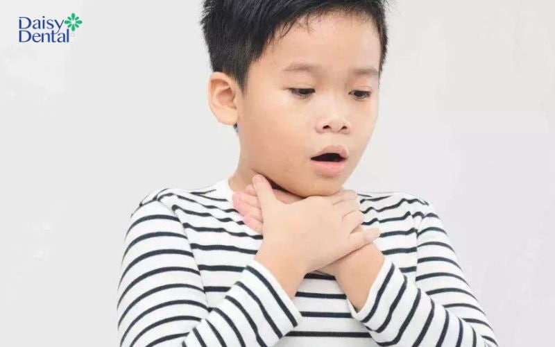 Viêm thanh quản co thắt có thể khiến trẻ bị khó thở về đêm