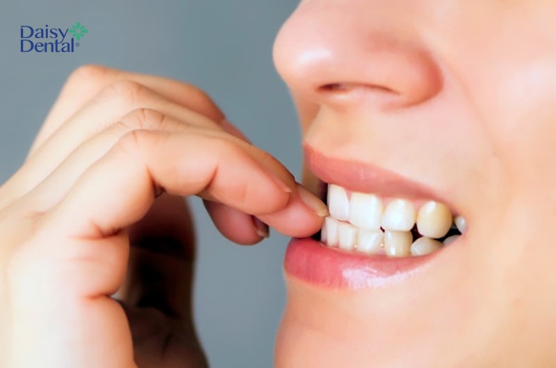 Viêm khớp thái dương hàm có thể xuất phát từ các thói quen xấu