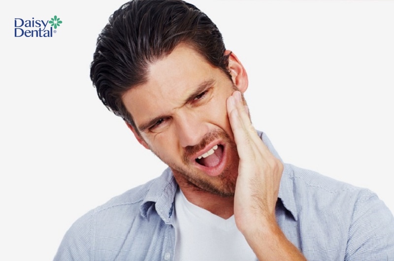 Những va đập tác động vào hàm cũng có thể nguyên nhân gây bệnh