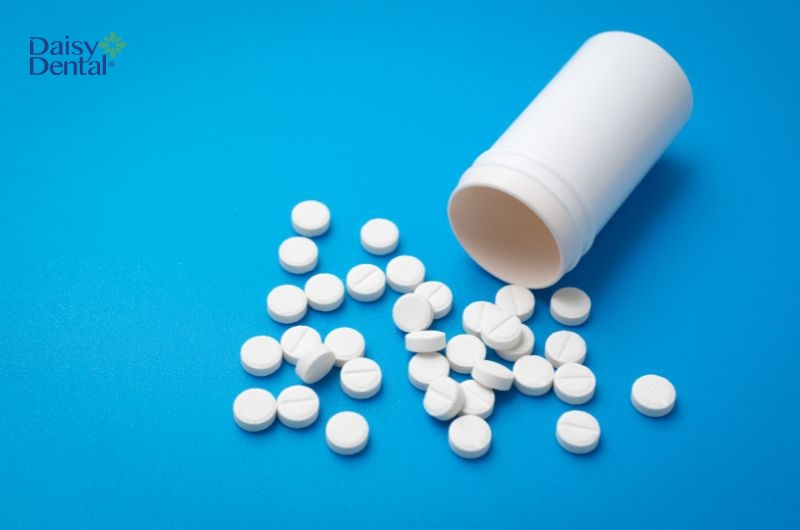 Bác sĩ có thể kê Aspirin để giúp người bệnh giảm đau nhức.