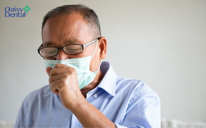 Người cao tuổi sức đề kháng yếu dễ mắc viêm mũi họng cấp