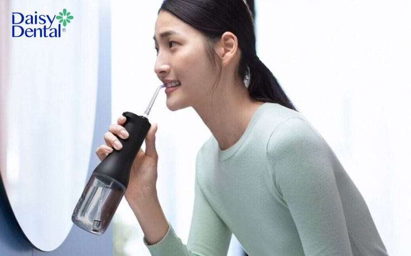 Tia nước dịu nhẹ từ sản phẩm tăm nước Philips sẽ giúp người dùng cải thiện sức khỏe răng miệng hiệu quả