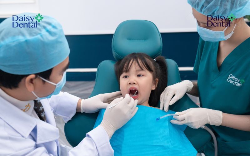 Bố mẹ cần đưa con đến nha khoa uy tín thăm khám để được điều trị hiệu quả, an toàn