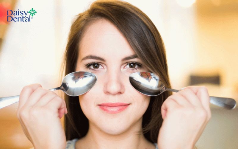 Cách làm mặt nhỏ lại bằng thìa được áp dụng rộng rãi