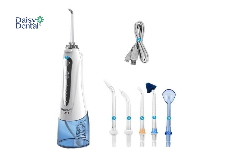 Ngoài các đầu tăm nước, sản phẩm này còn bao gồm bộ sạc, túi đựng, phiếu bảo hành và sách hướng dẫn.
