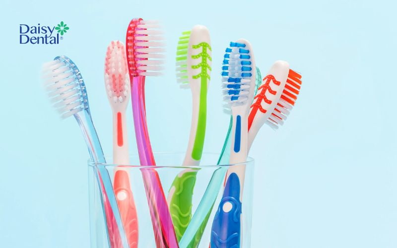 Thay mới bàn chải sau khi khỏi bệnh