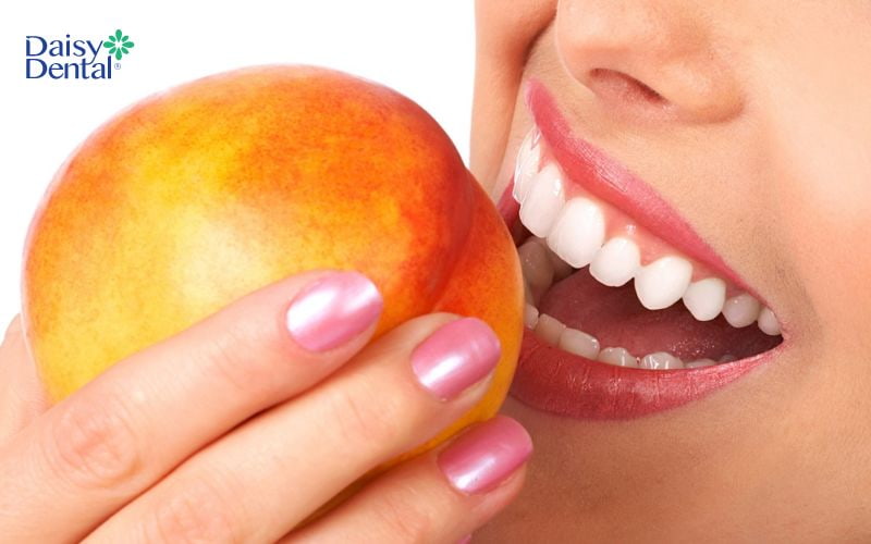 Răng sứ có độ chịu lực tốt, cho khả năng ăn nhai như răng thật