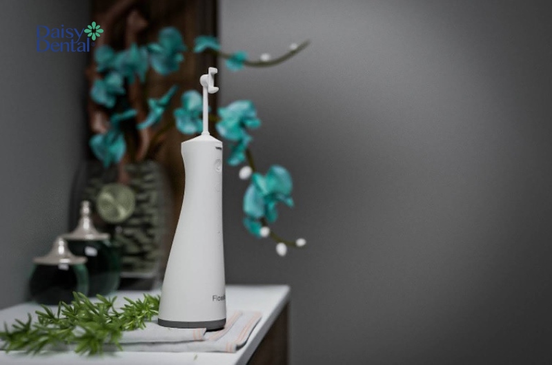 Máy tăm nước 2 chiều là sản phẩm được cải tiến so với các dòng máy khác trên thị trường