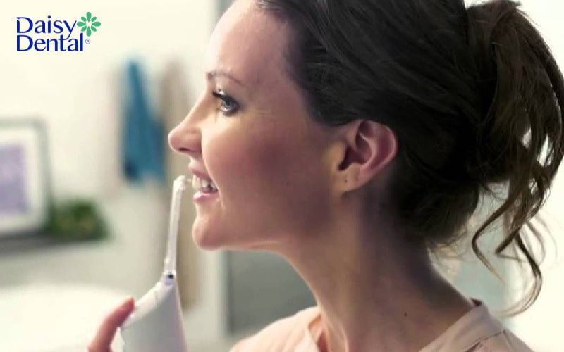 Máy tăm nước có được mang lên máy bay không