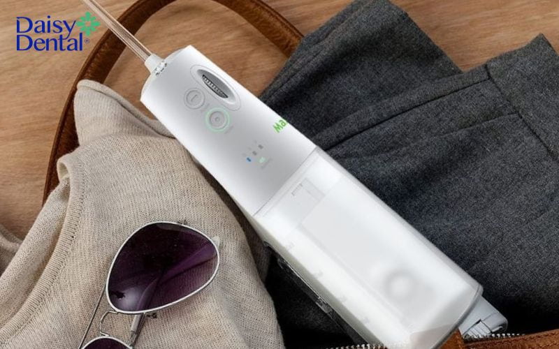 Máy tăm nước có được mang lên máy bay không