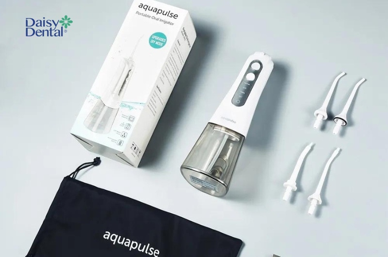 Máy tăm nước Aquapulse với thiết ké đơn giản. sang trọng