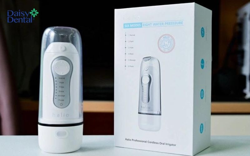 Máy có thiết kế nhỏ gọn, giúp bạn dễ dàng cho vào túi xách