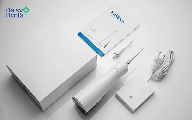 Máy tăm nước Aquapick AQ-230 với thiết kế tối giản