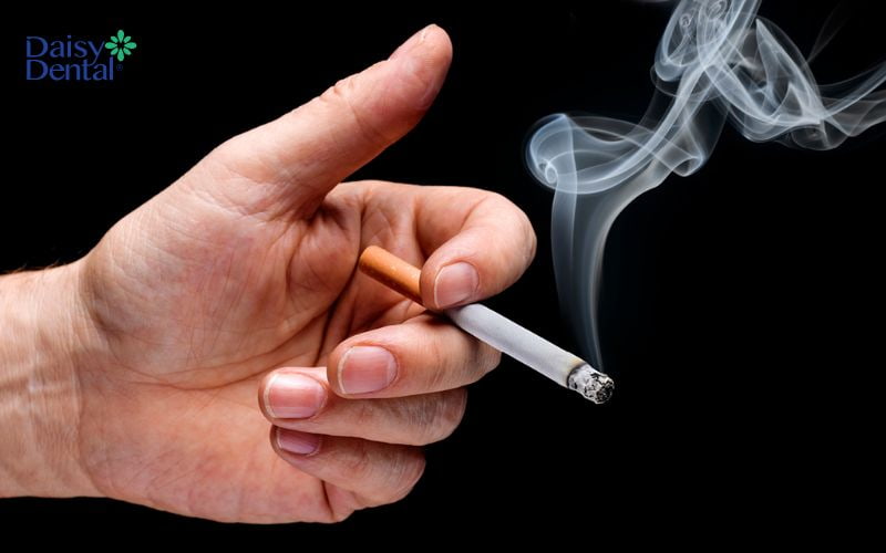 Hút thuốc lá gây ảnh hưởng xấu đến răng và nướu