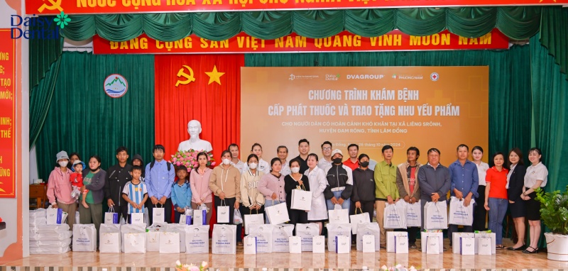 DAISY DENTAL tổ chức khám bệnh, phát thuốc và tặng nhu yếu phẩm cho 100 hộ dân có hoàn cảnh khó khăn tại Lâm Đồng
