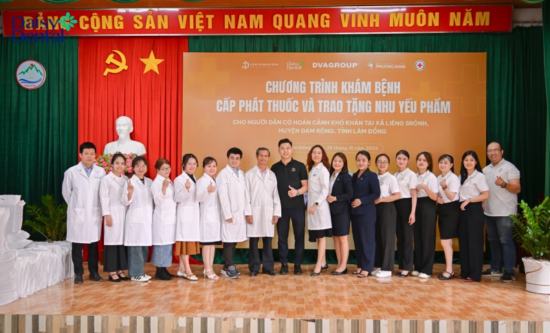 DAISY DENTAL tổ chức khám bệnh, phát thuốc và tặng nhu yếu phẩm cho 100 hộ dân có hoàn cảnh khó khăn tại Lâm Đồng