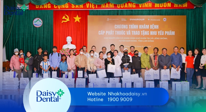 DAISY DENTAL tổ chức khám bệnh, phát thuốc và tặng nhu yếu phẩm cho 100 hộ dân có hoàn cảnh khó khăn tại Lâm Đồng