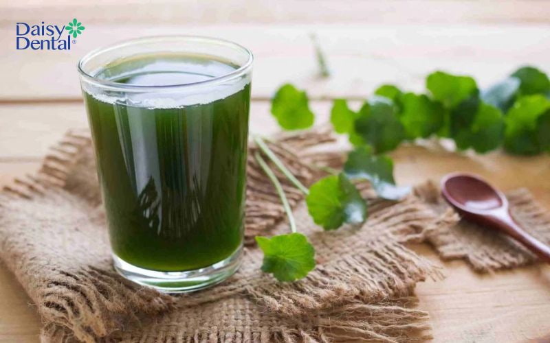 Rau má đẩy lùi nhiệt miệng nhanh chóng