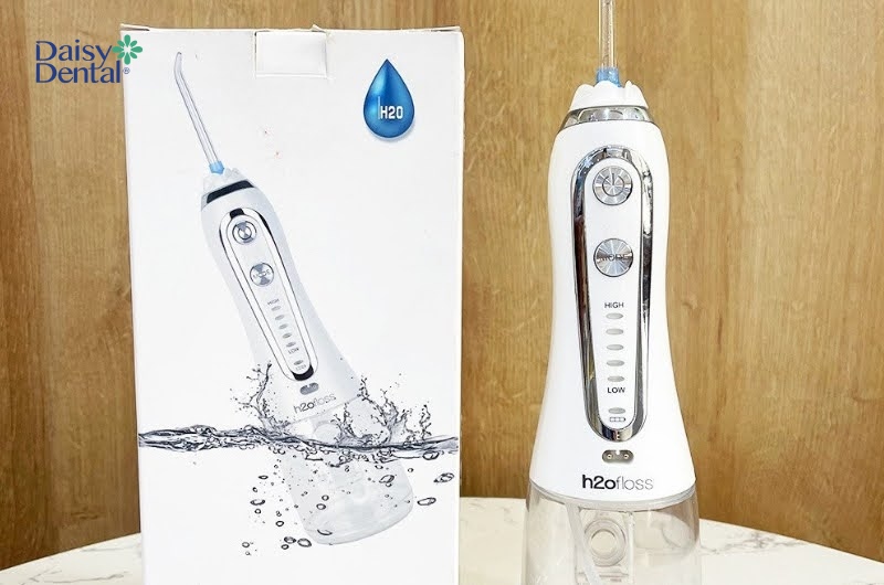 Máy tăm nước H2OFLOSS HF-9P phù hợp với những ai thích thiết kế đơn giản, bình chứa nước to