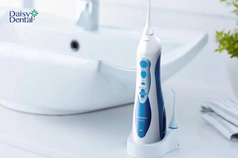 Thiết bị vệ sinh răng miệng đến từ thương hiệu Panasonic có thiết kế khá đơn giản