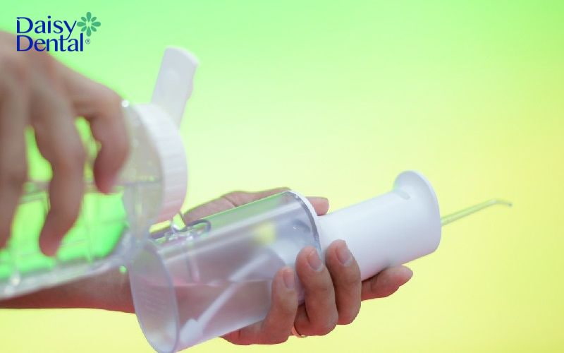 Sản phẩm có bình chứa nước nhỏ nên có thể phải châm nước khi sử dụng