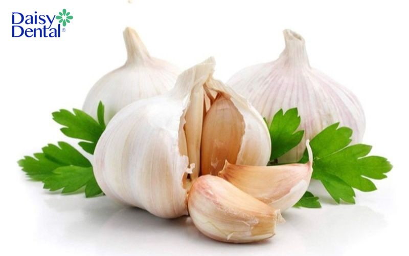 Gừng tỏi giúp cải thiện tình trạng sưng viêm nướu răng