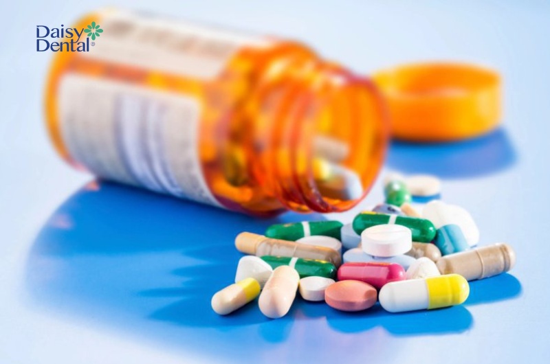 Một số loại thuốc như kháng sinh cũng là nguyên nhân gây nhiệt miệng