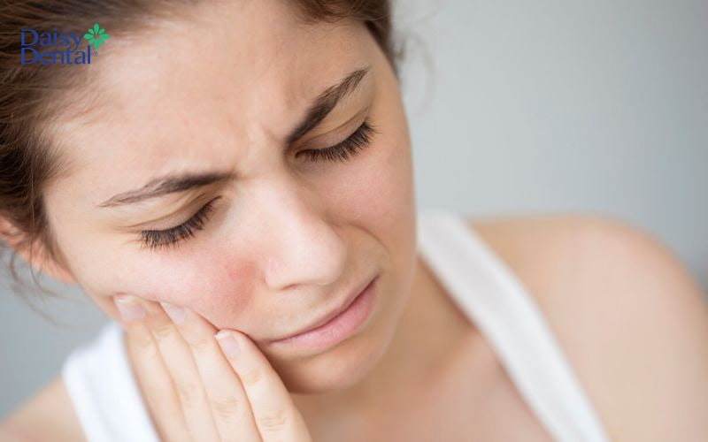 Mọc răng khôn là nguyên nhân khiến vùng lợi bị sưng lên