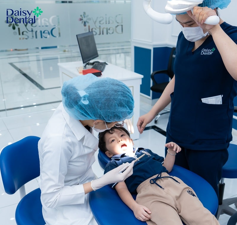 Những "búp măng non" được bác sĩ Nha khoa Quốc tế DAISY kiểm tra răng miệng