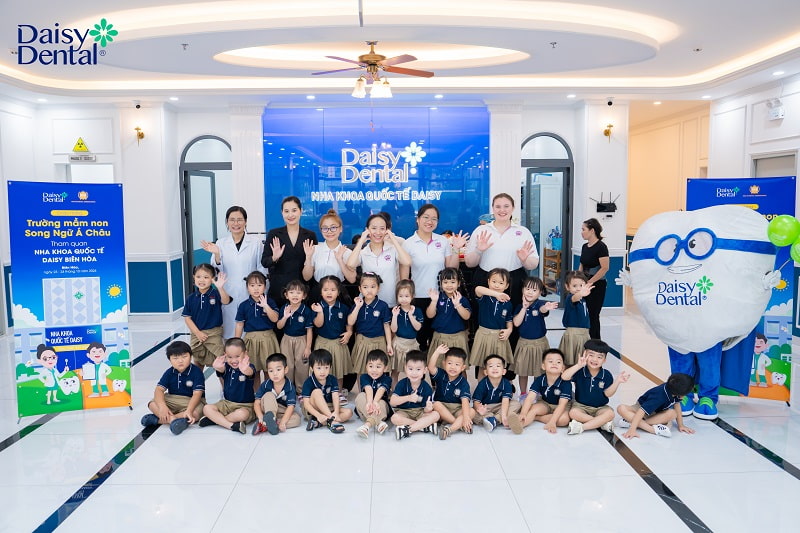 Nha khoa Quốc tế DAISY đón tiếp các bạn nhỏ Trường Mầm Non Song Ngữ Á Châu đến tham quan phòng khám