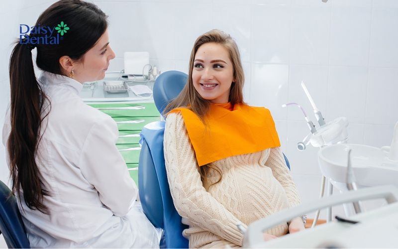 Mẹ bầu nên thăm khám sức khỏe răng miệng định kỳ