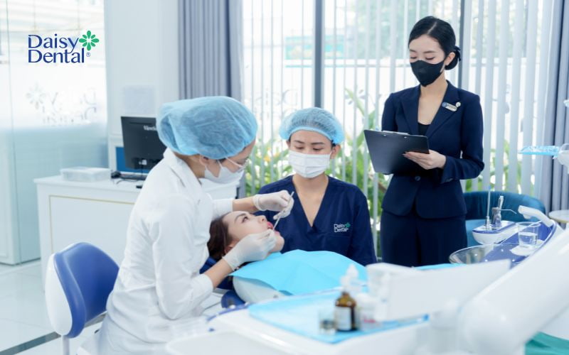 Nên thăm khám sức khỏe răng miệng định kỳ 6 tháng/lần tại nha khoa uy tín