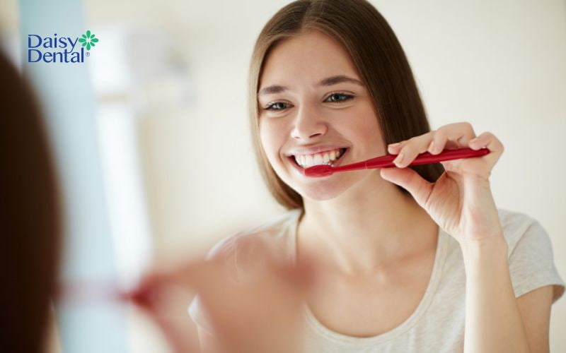 Vệ sinh răng miệng sạch sẽ trước khi thăm khám bác sĩ