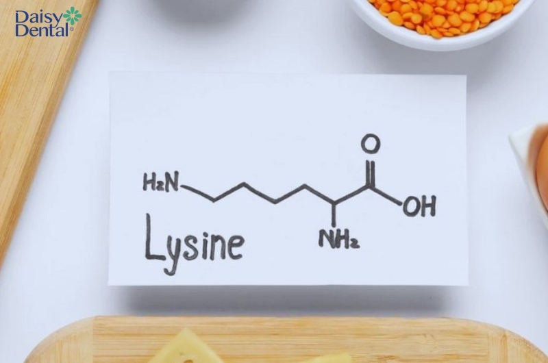 Uống Lysine là một trong những cách điều trị vết rộp trên môi