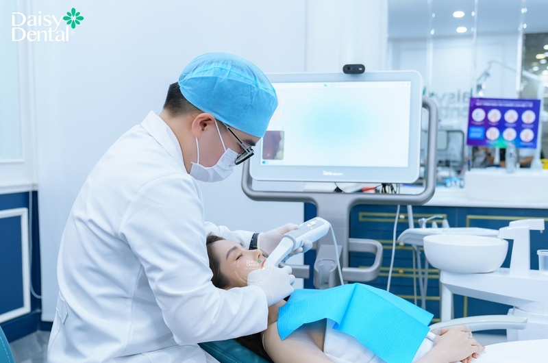 Thăm khám nha khoa định kỳ để tầm soát các nguy cơ mắc bệnh lý răng miệng