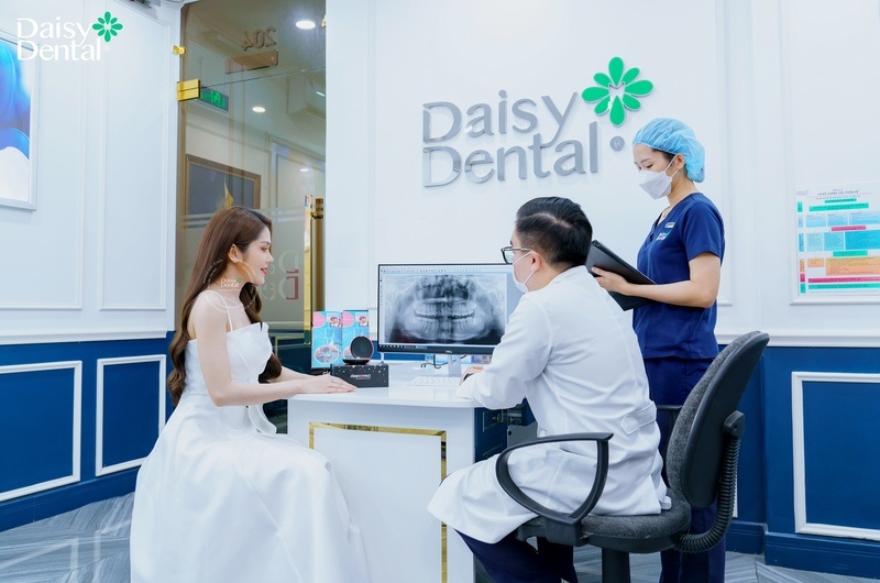 Không nên tự ý sử dụng thuốc khi chảy máu răng, nên đến thăm khám trực tiếp để nghe chỉ dẫn của nha sĩ