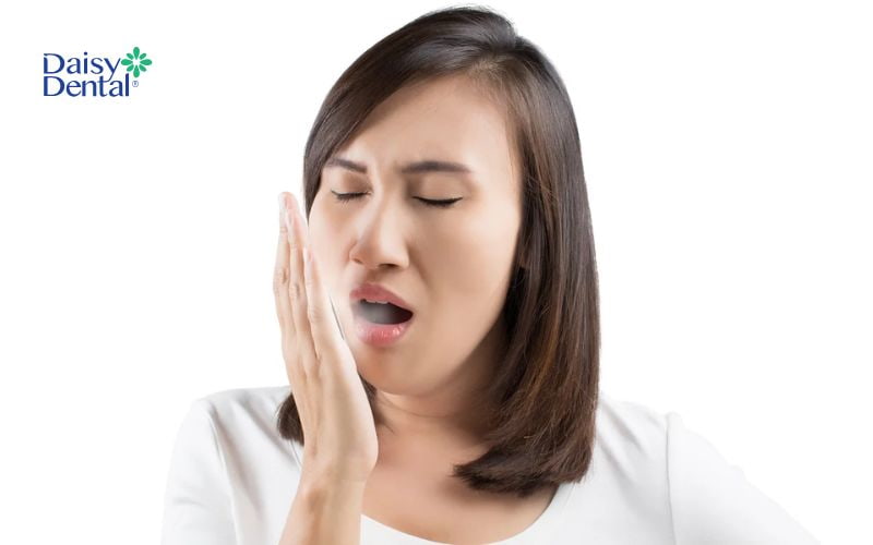 Răng khôn mọc lệch gây hôi miệng