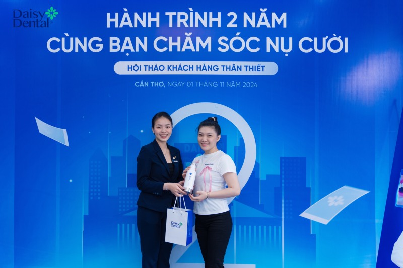 Nhiều phần quà đã được Nha khoa Quốc tế DAISY trao tận tay khách hàng
